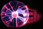 180px-Plasma_lamp_touching