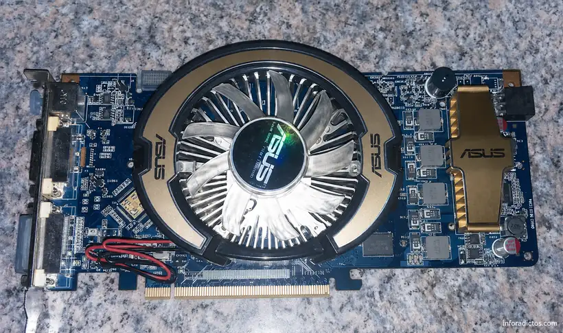 Tarjeta gráfica Asus 9800GT con su ventilador y disipadores originales