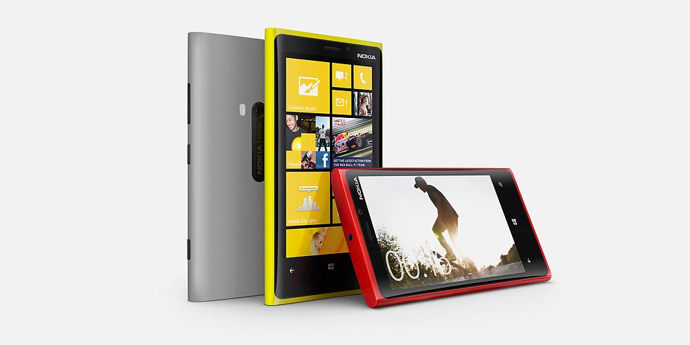 Nokia Lumia 920 en gris, amarillo y rojo