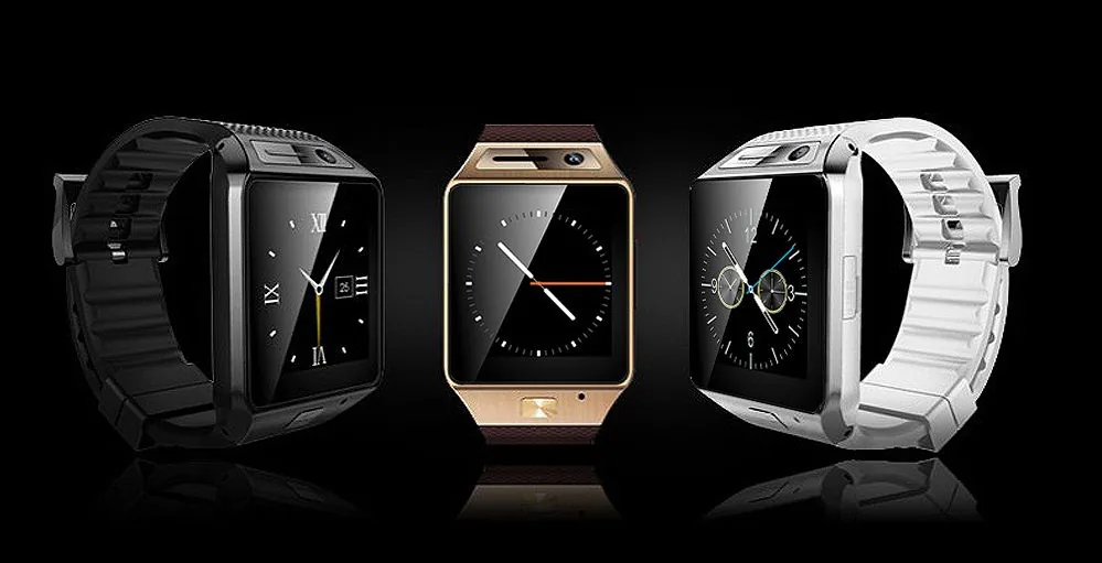 Tres relojes inteligentes GV08S con correas negra, dorada y blanca