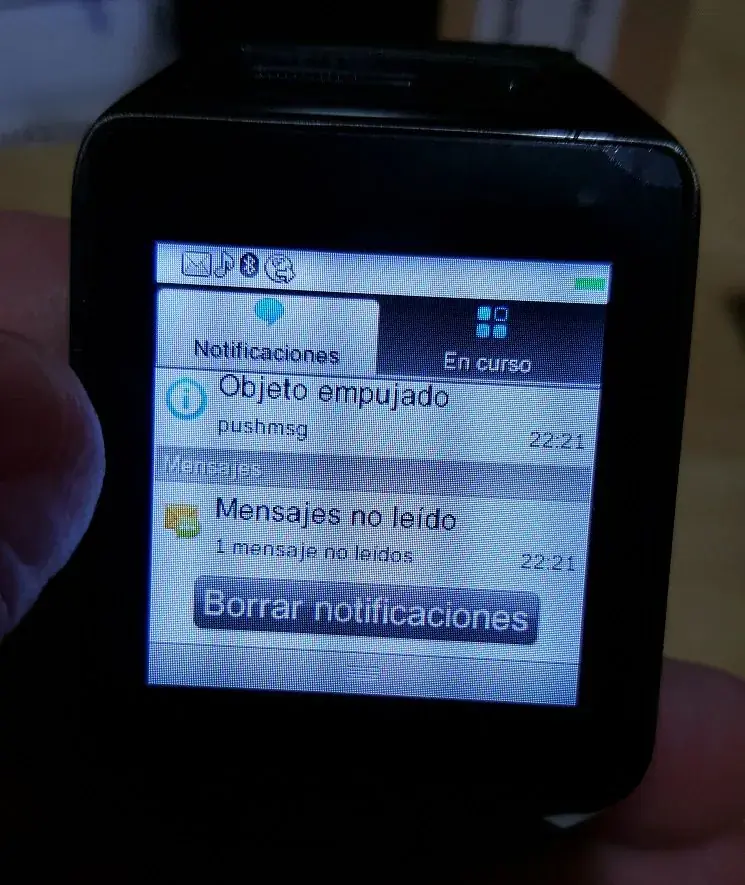 Pantalla del GV08S con la lista de notificaciones de mensajes