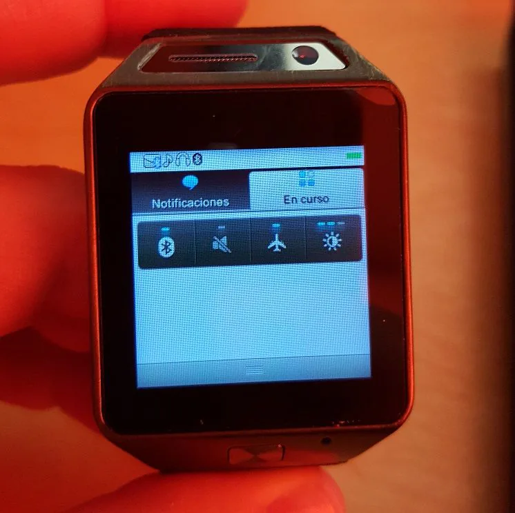 Pantalla del GV08S con el panel de notificaciones