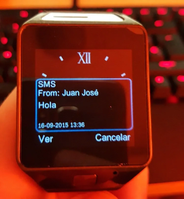 Pantalla del GV08S con la notificación de un mensaje SMS