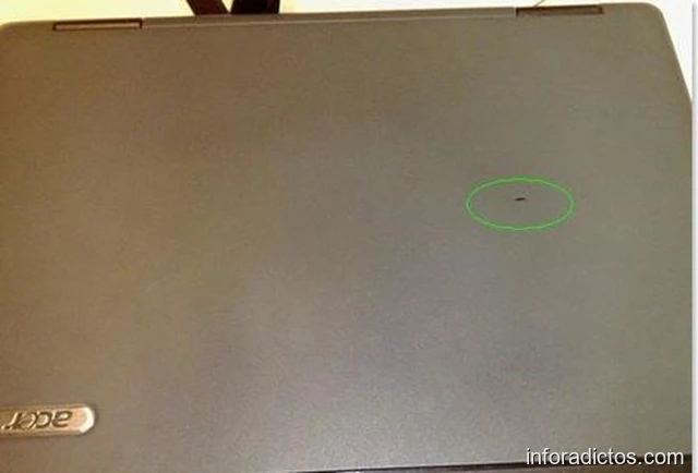 Marca en la tapa del portátil Acer tras la reparación Marca aparecida en la tapa del portátil Acer después de la reparación