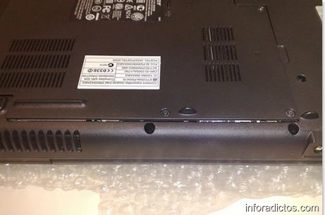 Tapa inferior del portátil Acer mal cerrada Tapa inferior del portátil Acer mal cerrada después de la reparación
