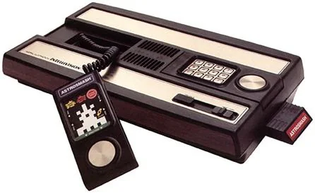 Consola Intellivision con mando y cartucho