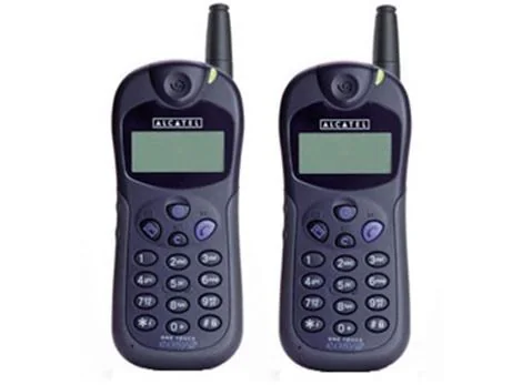 Dos teléfonos Alcatel One Touch Easy