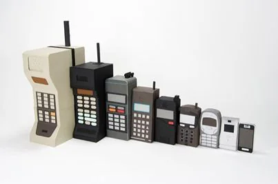 Evolución de los teléfonos móviles desde los primeros modelos hasta los más compactos
