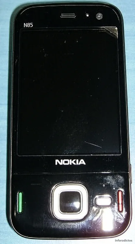 Nokia N85 cerrado visto de frente Nokia N85 cerrado visto de frente