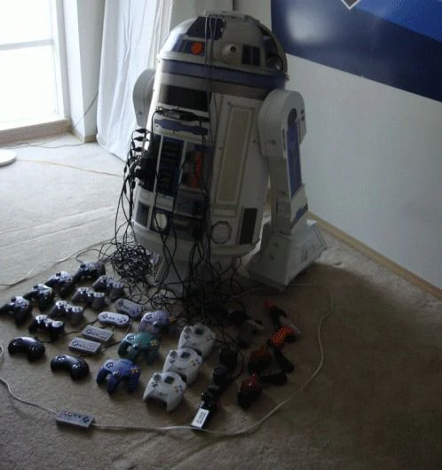 R2-D2 con ocho consolas integradas