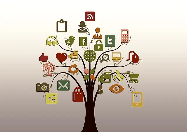 Árbol de las redes sociales Ilustración de un árbol formado por iconos de redes sociales y dispositivos