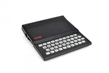 Ordenador doméstico Sinclair ZX81 con teclado de membrana